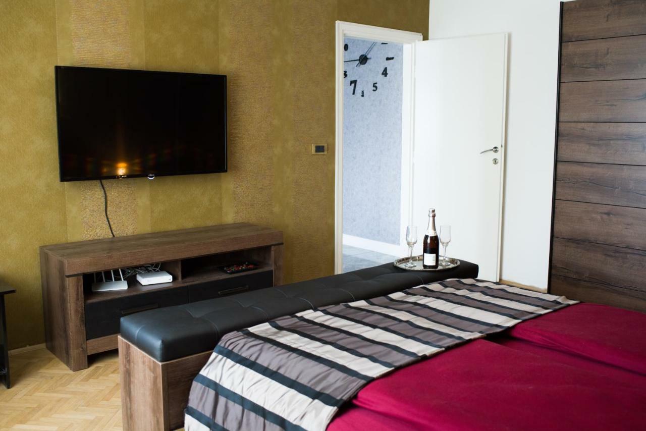 Golden Mirror Apartment Novi Sad Exterior photo